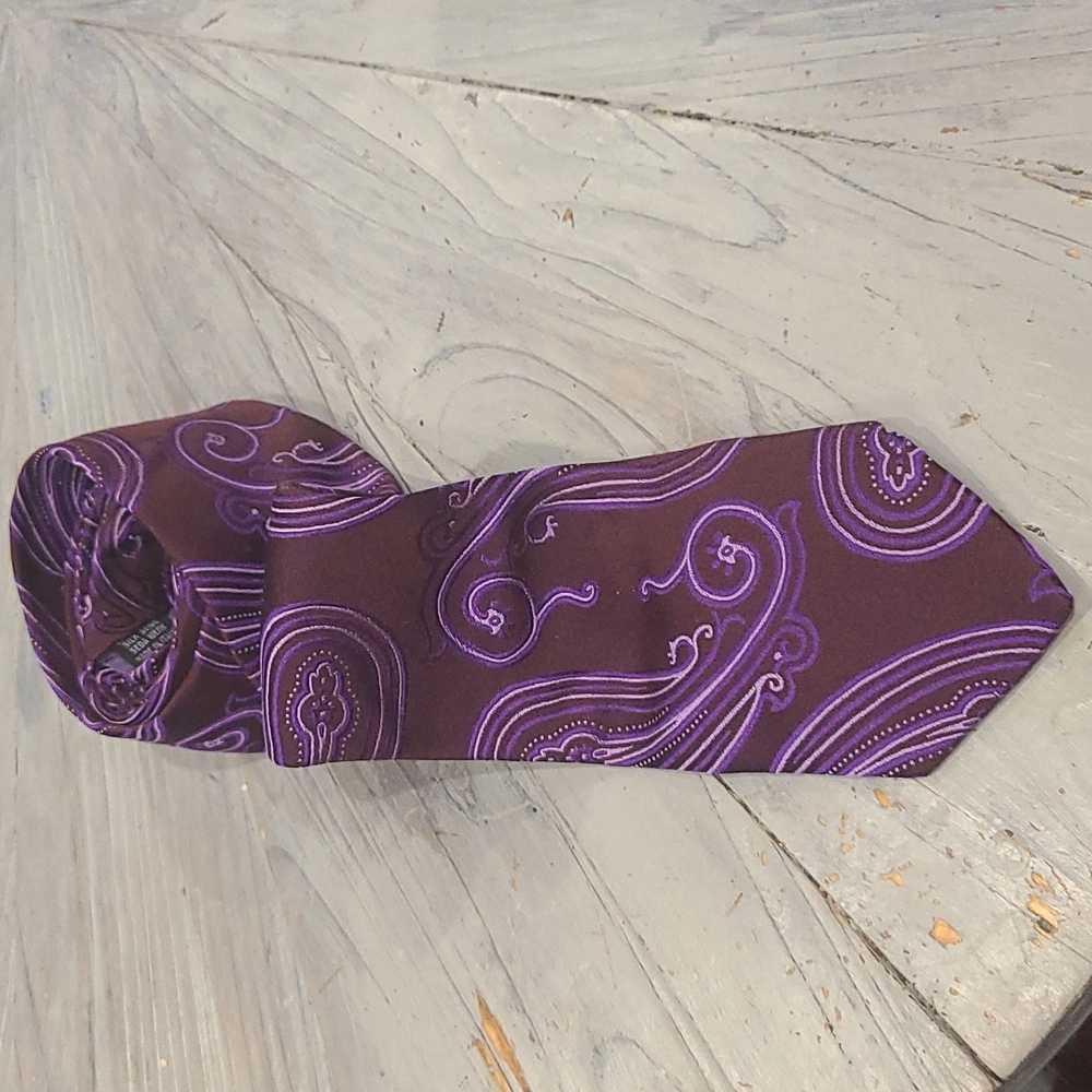 Hugo Boss purple paisley silk tie